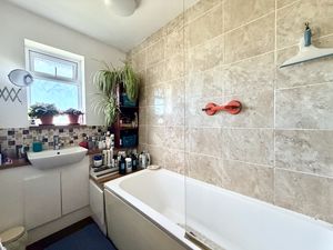 Family Bathroom- click for photo gallery